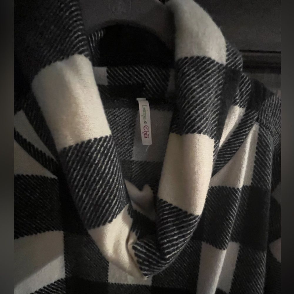 Black and White Plaid Sweater/Poncho Womens Size 1X LIME and CHILI - Picture 2 of 5